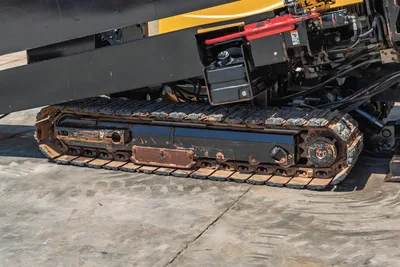 2019 Vermeer D40x55 S3 HDD drill steel track undercarriage, close-up showing wear, drive sprocket, and hydraulic components above