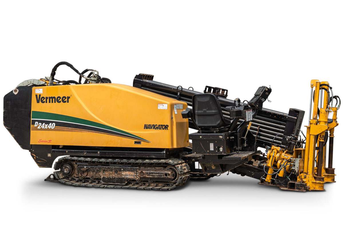 2014 Vermeer D24x40 Series II Navigator HDD drill, 3/4 side view, rubber tracks, loaded drill pipe rack, operator seat visible