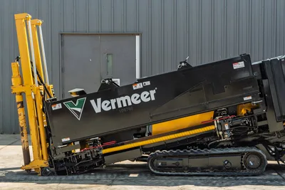 2022 Vermeer D23x30 S3 HDD drill, side profile, black carriage with logo, yellow rack, rubber tracks, drill pipe loaded